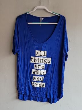 Women's 2XL blue graphic v-neck short sleeve t-shirt tee "all things wild &free"